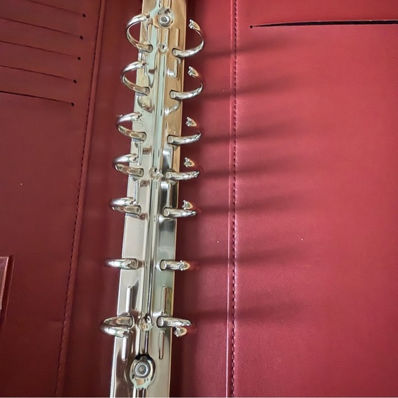 FRANKLIN COVEY 365 Red 7 Ring Planner Binder Retractable Handles 8" x 10.5” - Picture 15 of 16